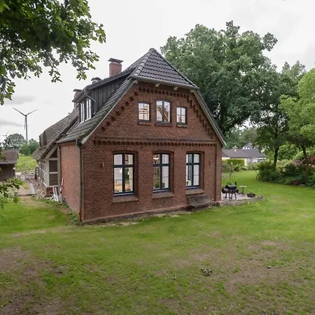 別荘 Denkmalgeschuetzte Alte Schule Nahe Hamburg